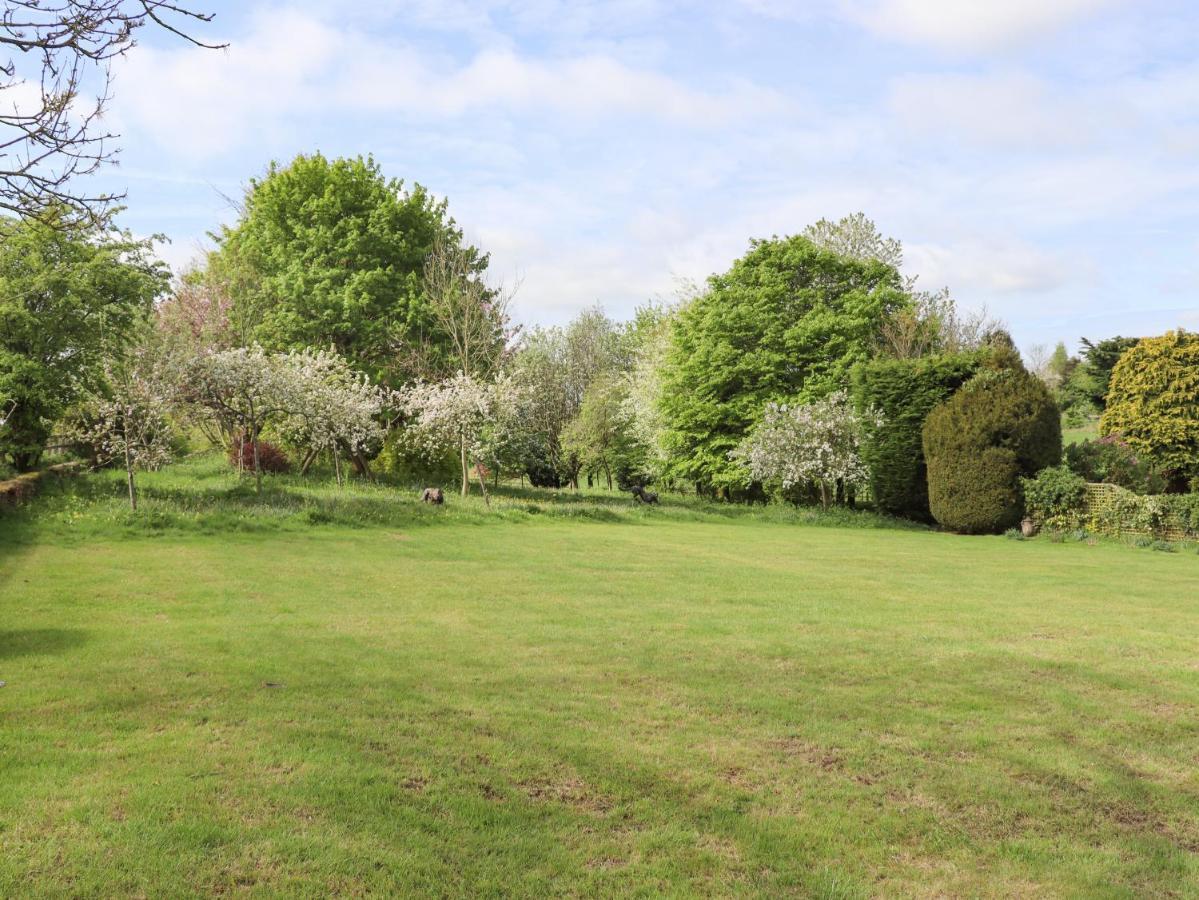 فيلا بورتون أُنذ ووترفي Foxhill Farm Barn المظهر الخارجي الصورة