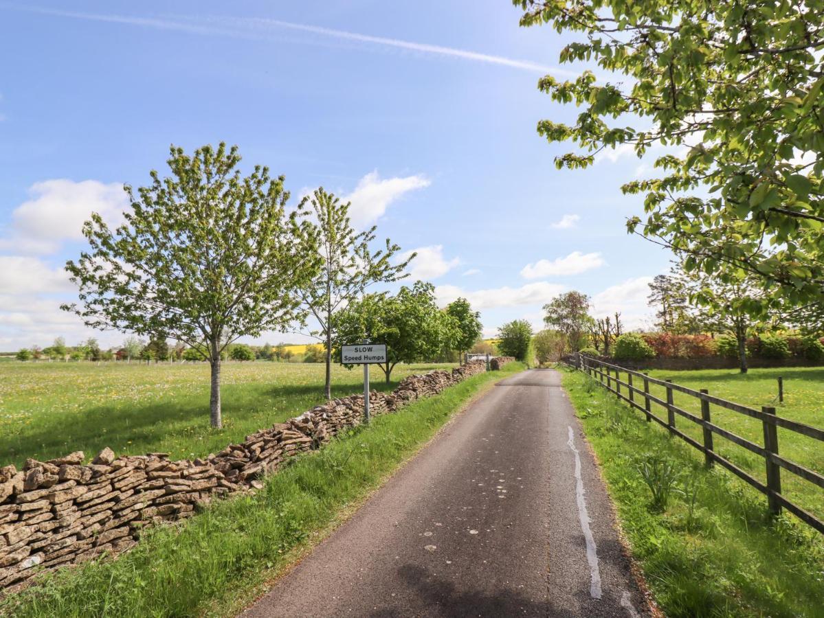 فيلا بورتون أُنذ ووترفي Foxhill Farm Barn المظهر الخارجي الصورة